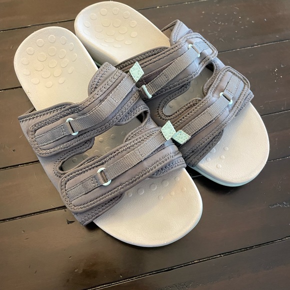 Vionic Shoes - Vionic “Sarah” Sandals